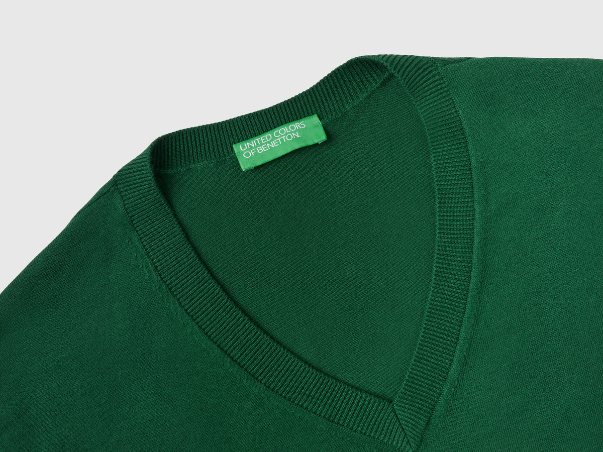 Maglia scollo a V in misto cotone leggero da uomo verde 3 | Benetton Outlet