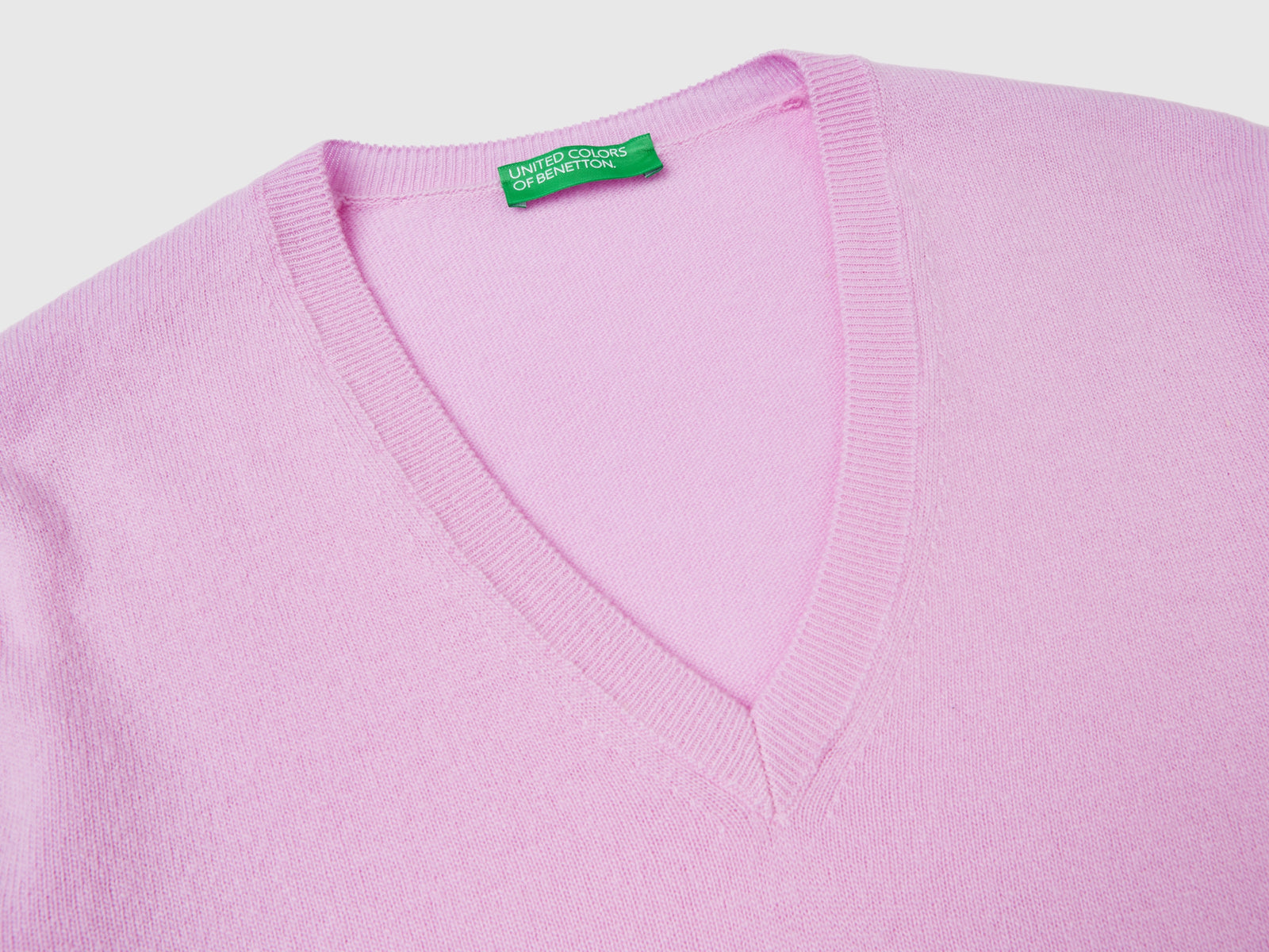 Maglia con scollo a V lilla in pura lana Merino da donna lavanda 5 | Benetton Outlet