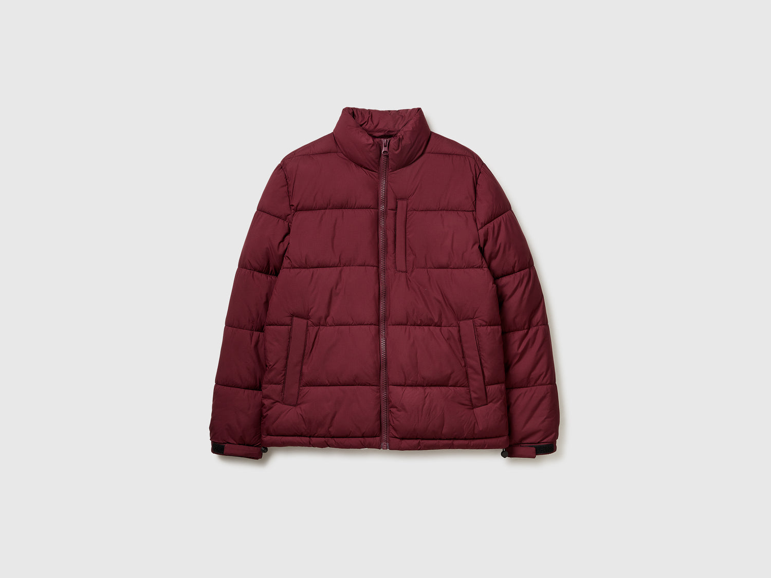 Piumino in nylon con imbottitura riciclata da uomo bordeaux | Benetton Outlet
