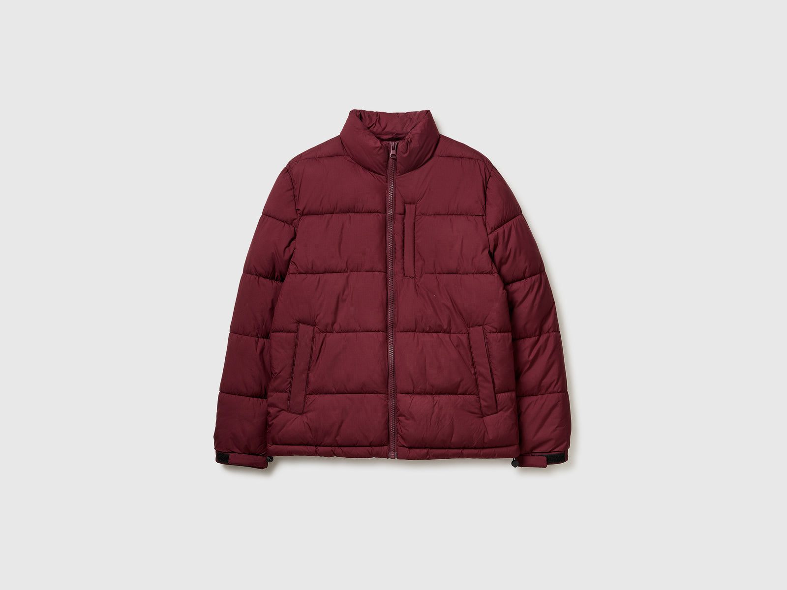 Piumino in nylon con imbottitura riciclata da uomo bordeaux | Benetton Outlet