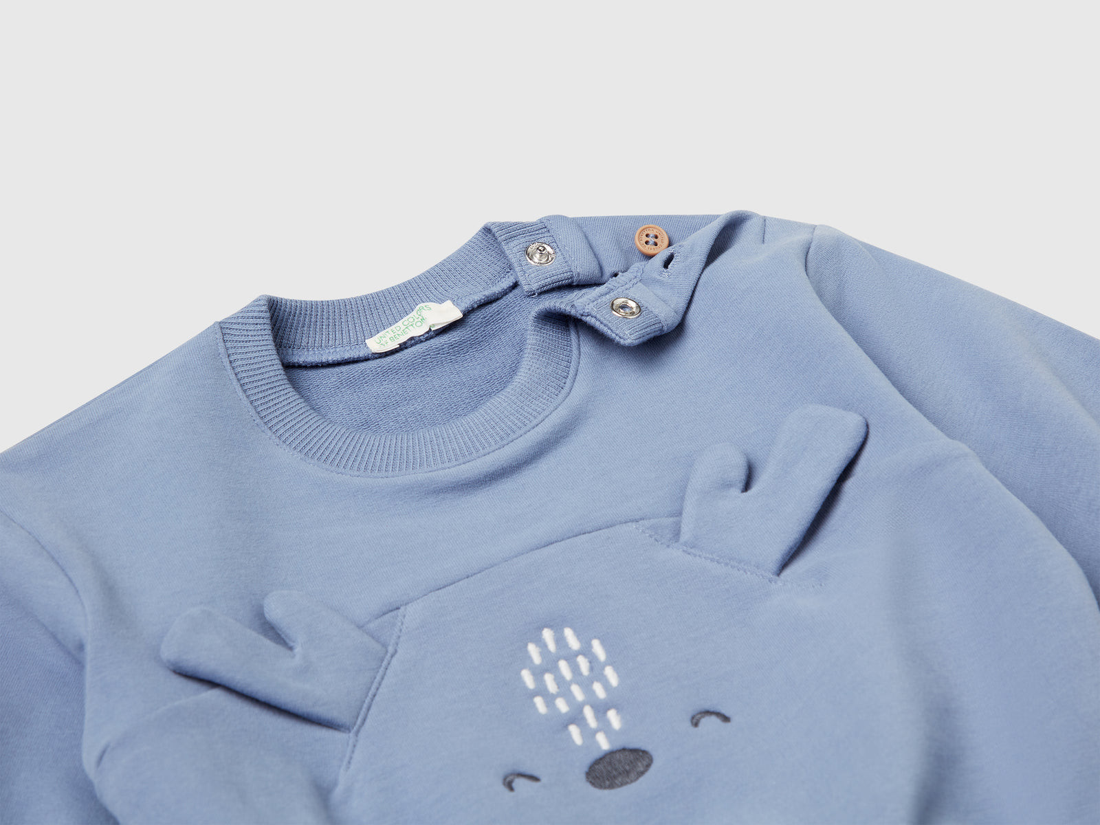 Felpa con ricamo e patch da neonato celeste 3 | Benetton Outlet