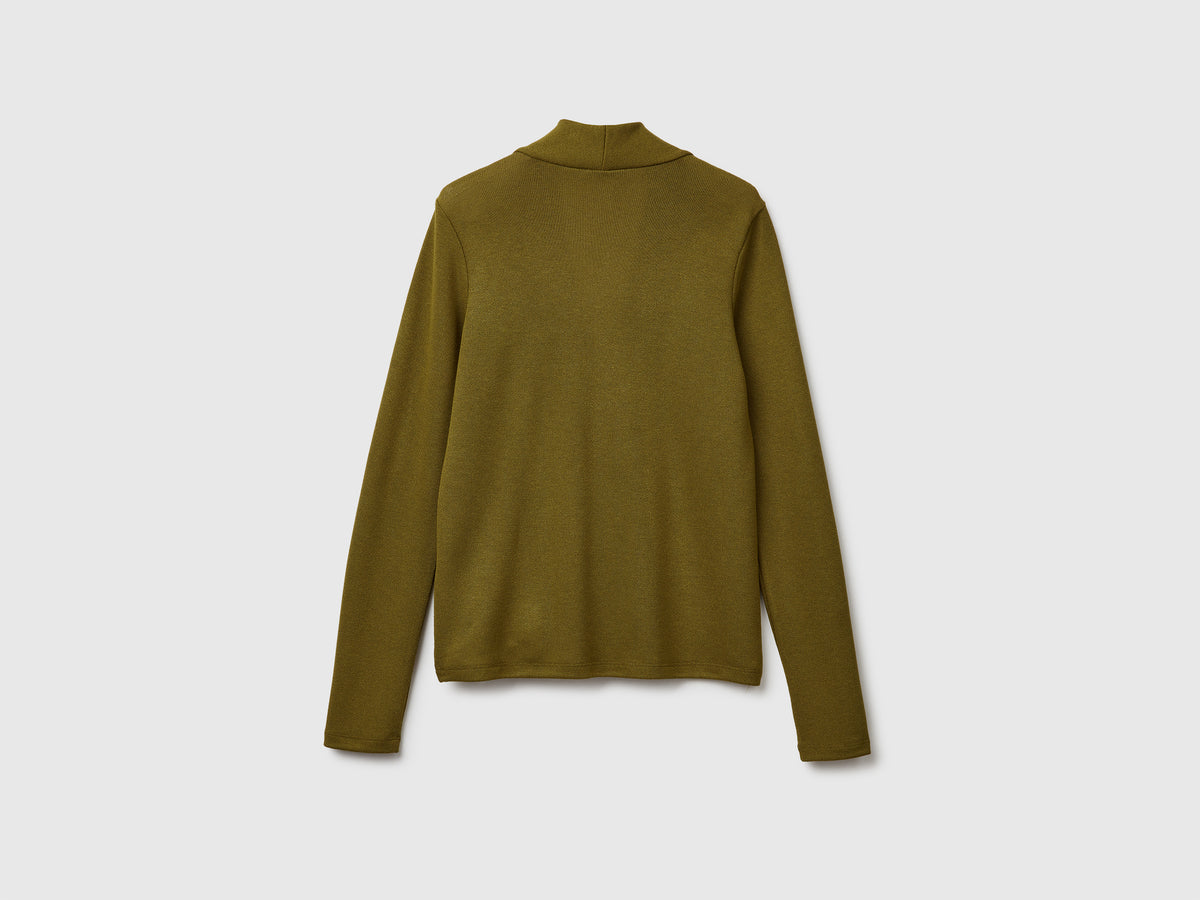 T-shirt in crêpe con scollo a V