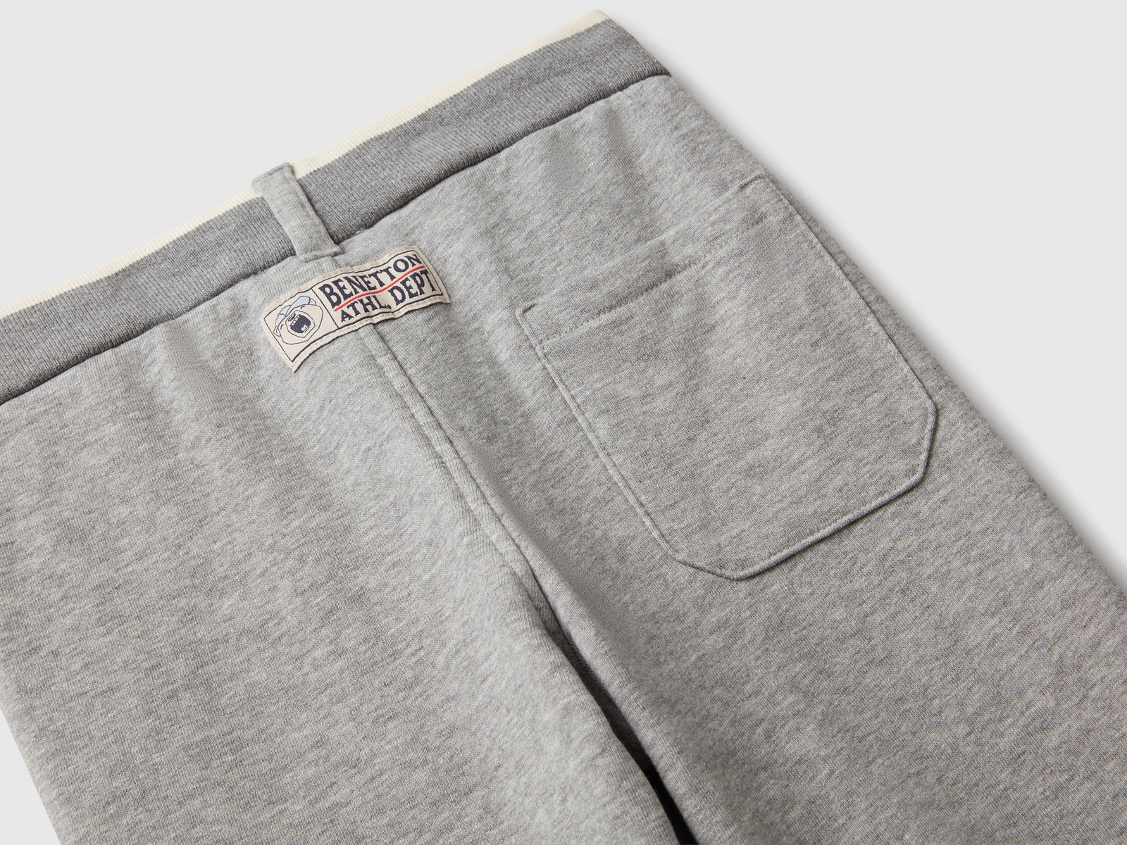 Pantaloni in felpa con coulisse da bimbo grigio chiaro 3 | Benetton Outlet