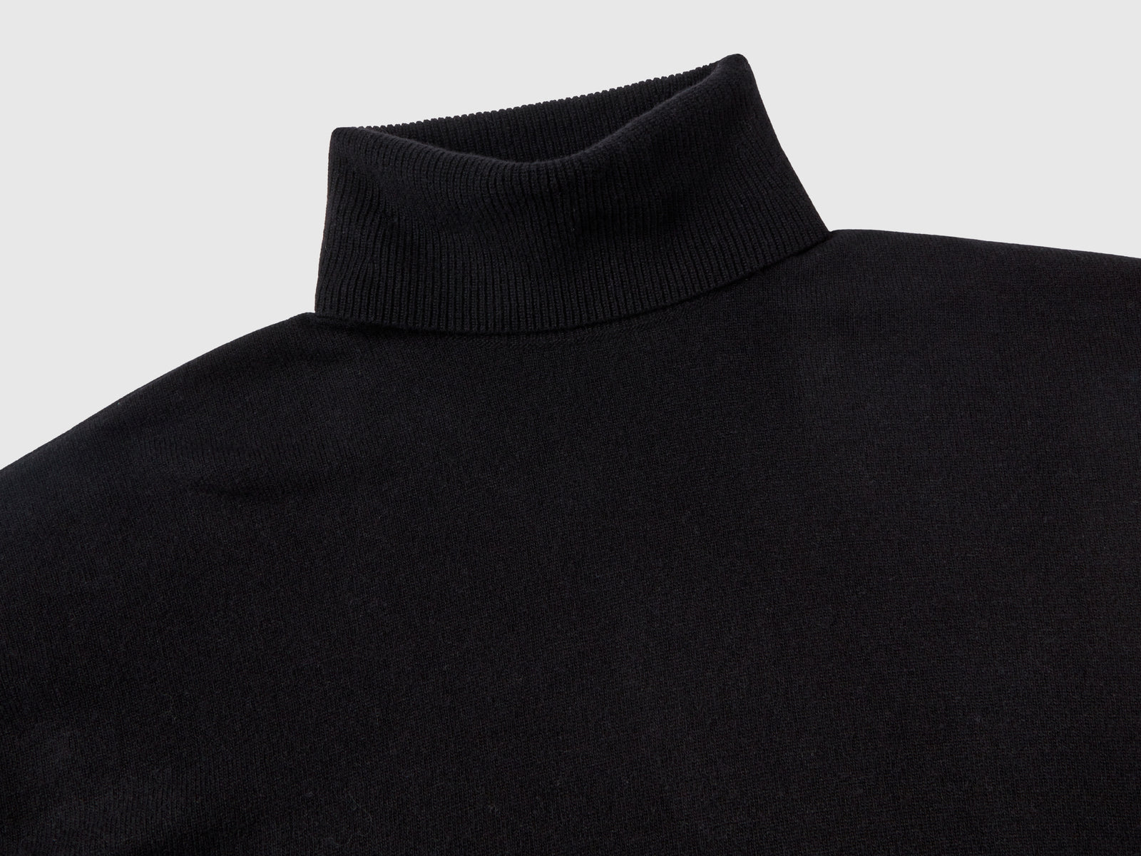 Dolcevita con cintura over fit da donna nero 3 | Benetton Outlet