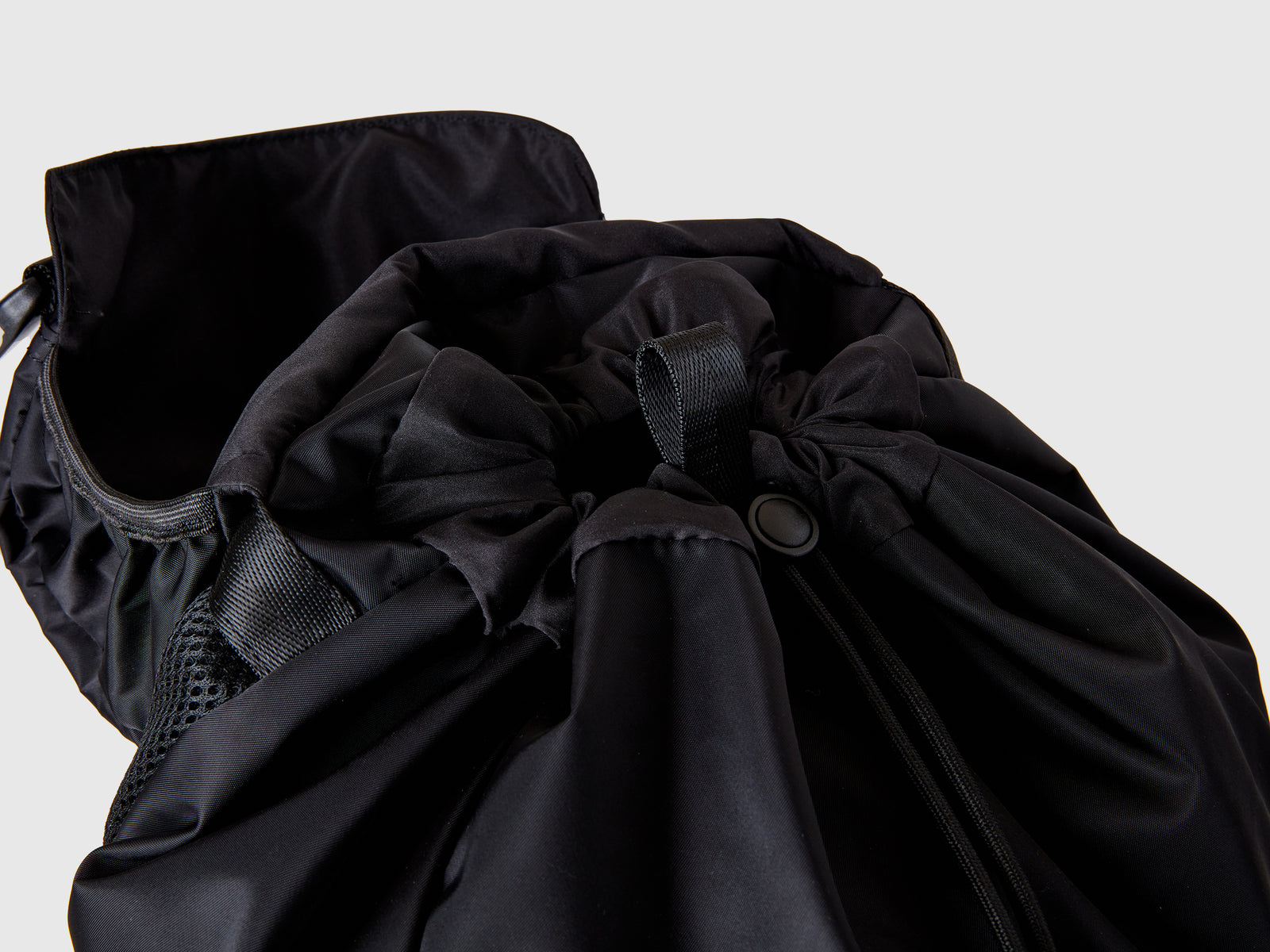 Zaino multitasche in nylon da uomo nero 3 | Benetton Outlet
