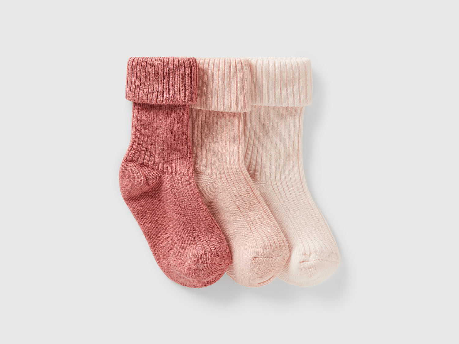 Tre paia di calzini a costine da neonato multi-color | Benetton Outlet