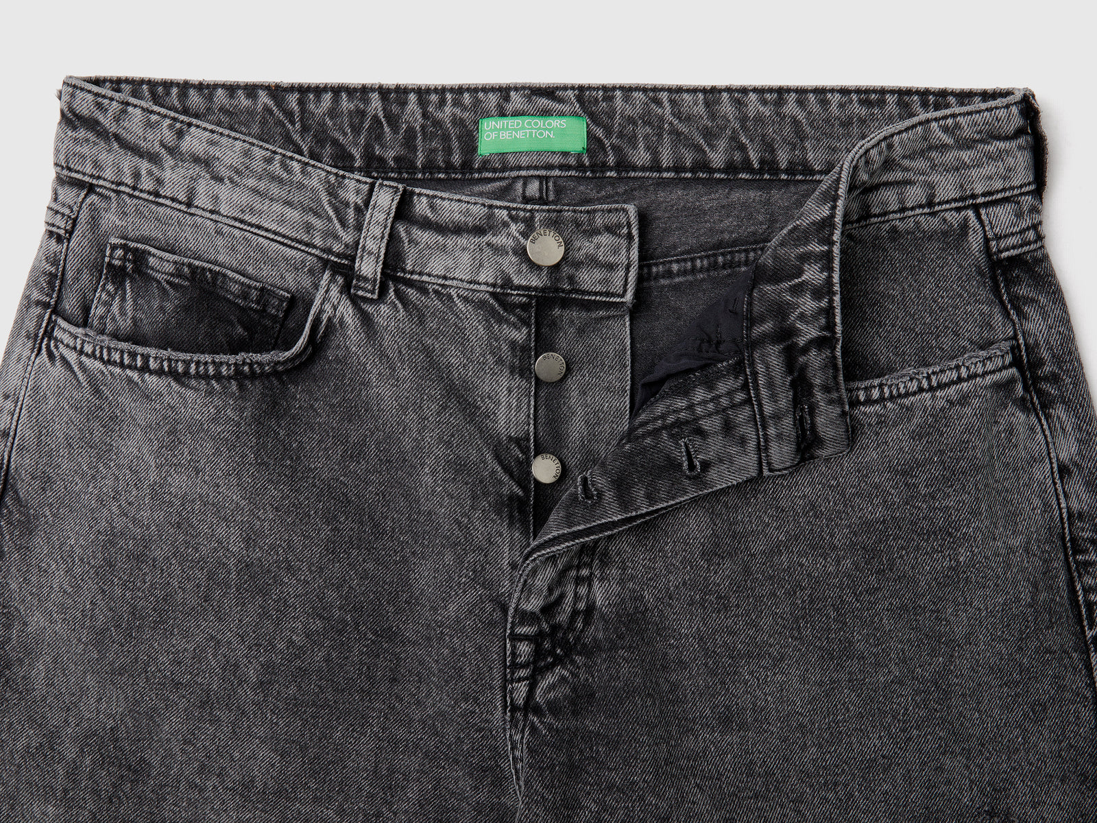 Jeans cinque tasche effetto used da uomo nero 3 | Benetton Outlet