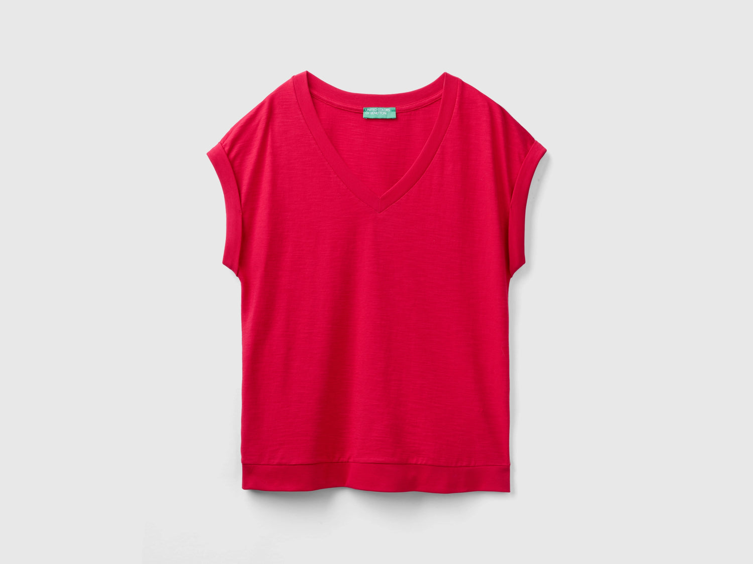 T-shirt con scollo a V da donna rosso | Benetton Outlet