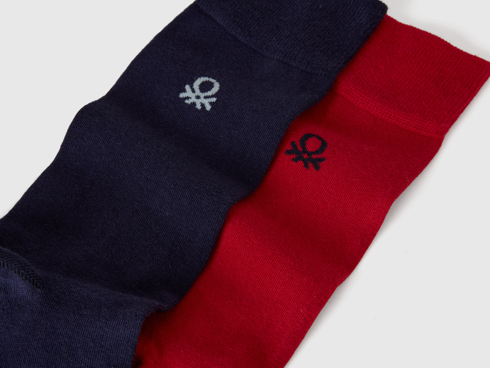 Due paia di calzini lunghi in cotone con logo da uomo multi-color 2 | Benetton Outlet