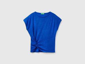 T-shirt fluida con nodo
