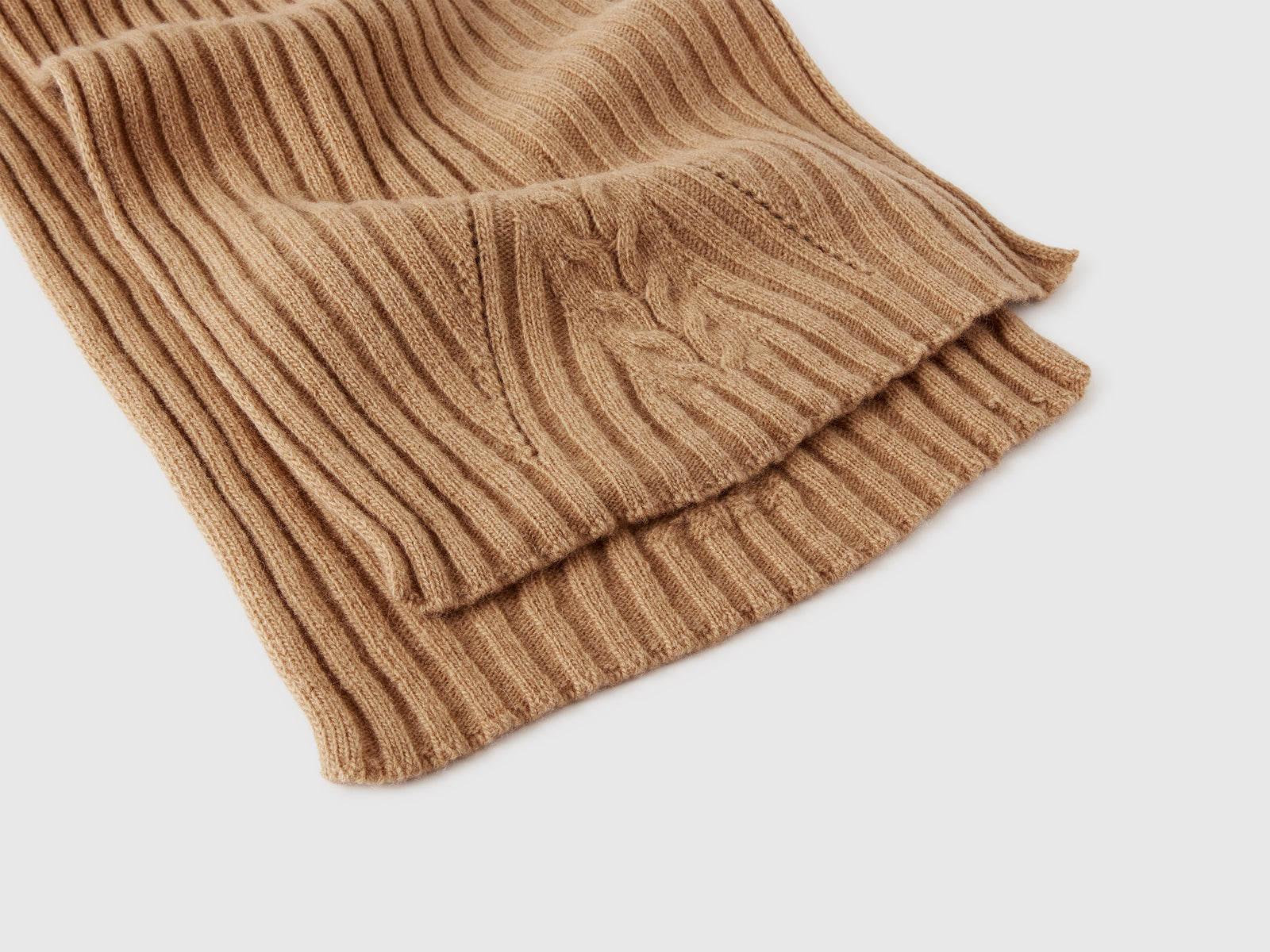 Sciarpa con lavorazione treccia da donna cammello 2 | Benetton Outlet