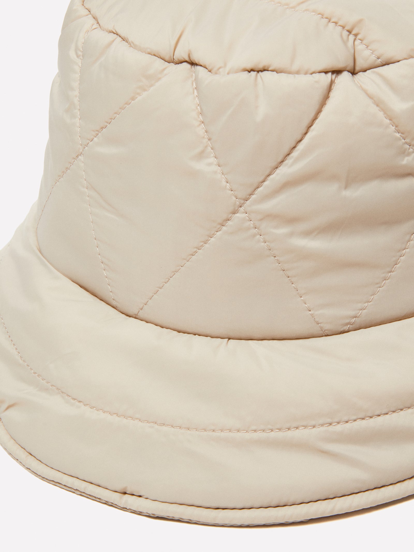 Cappello trapuntato da donna beige 2 | Sisley Outlet