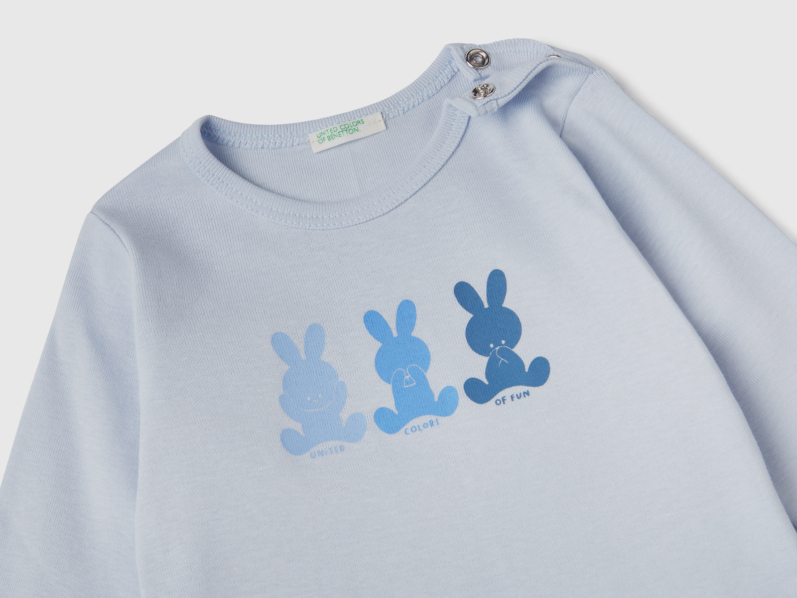 Maglietta girocollo a manica lunga in costina di puro cotone da neonato celeste 2 | Benetton Outlet
