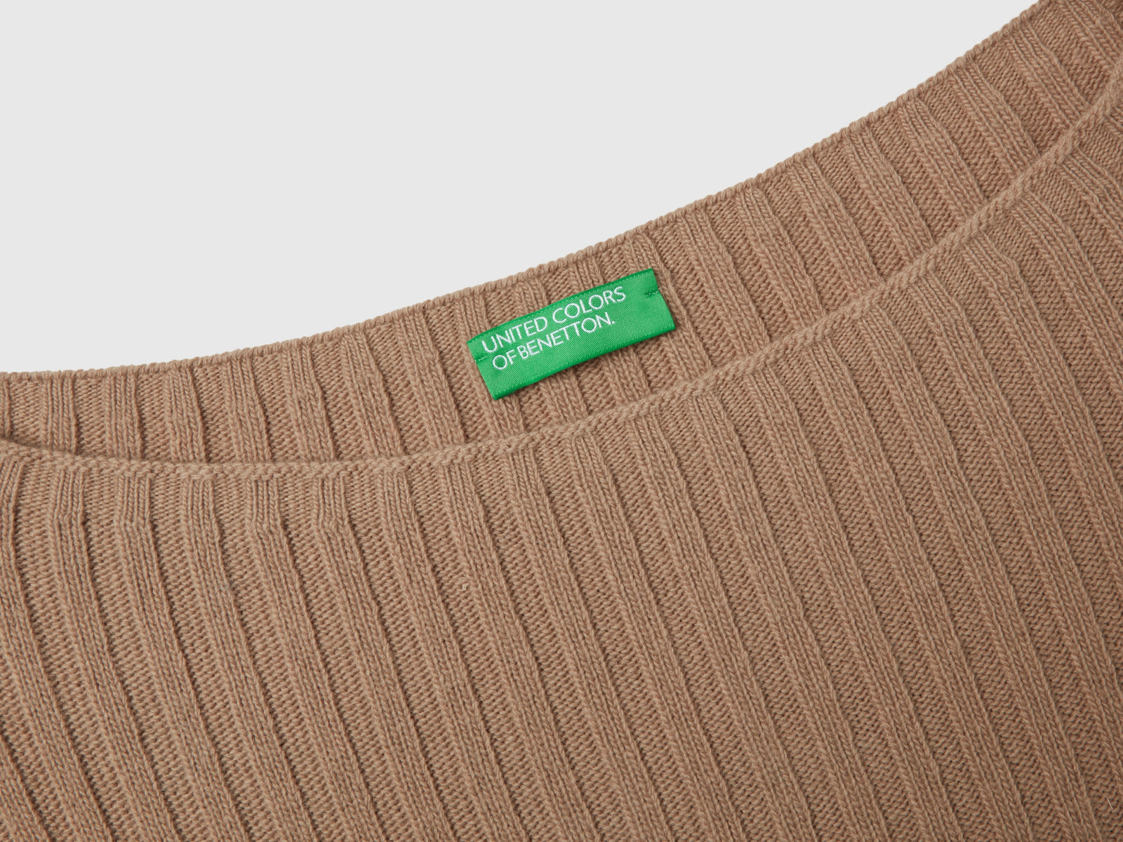 Abito in maglia con scollo a barchetta da donna cammello 3 | Benetton Outlet