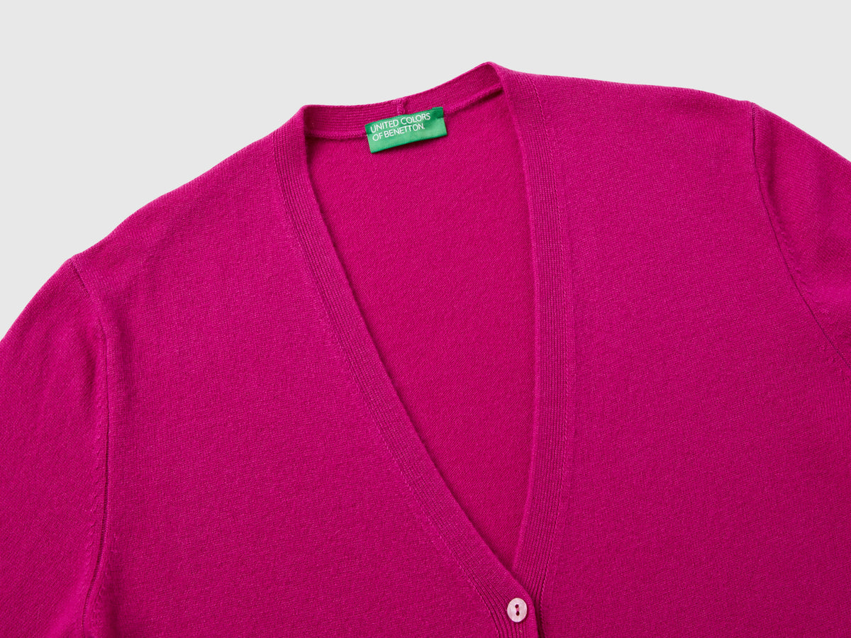 Cardigan scollo a V fucsia in pura lana Merino