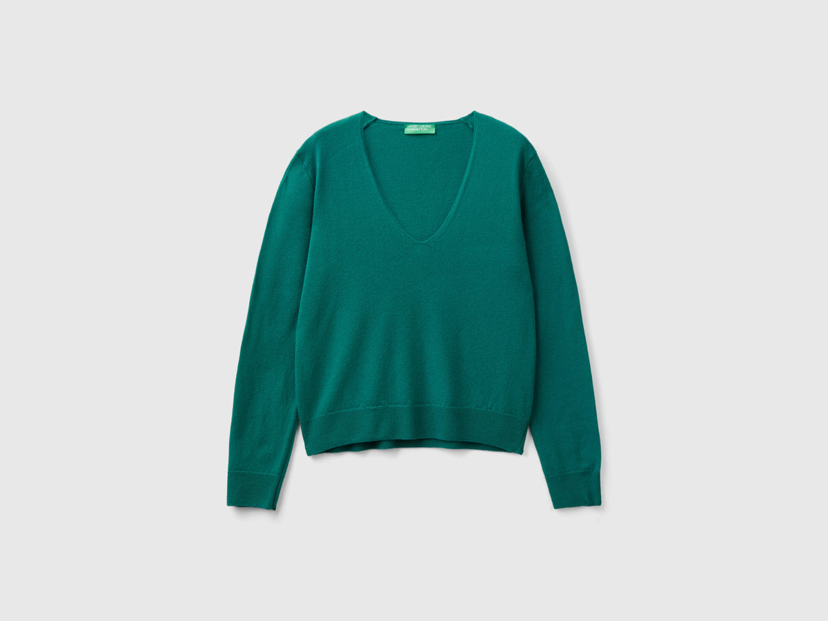 Forest green V-neck sweater in pure Merino wool
