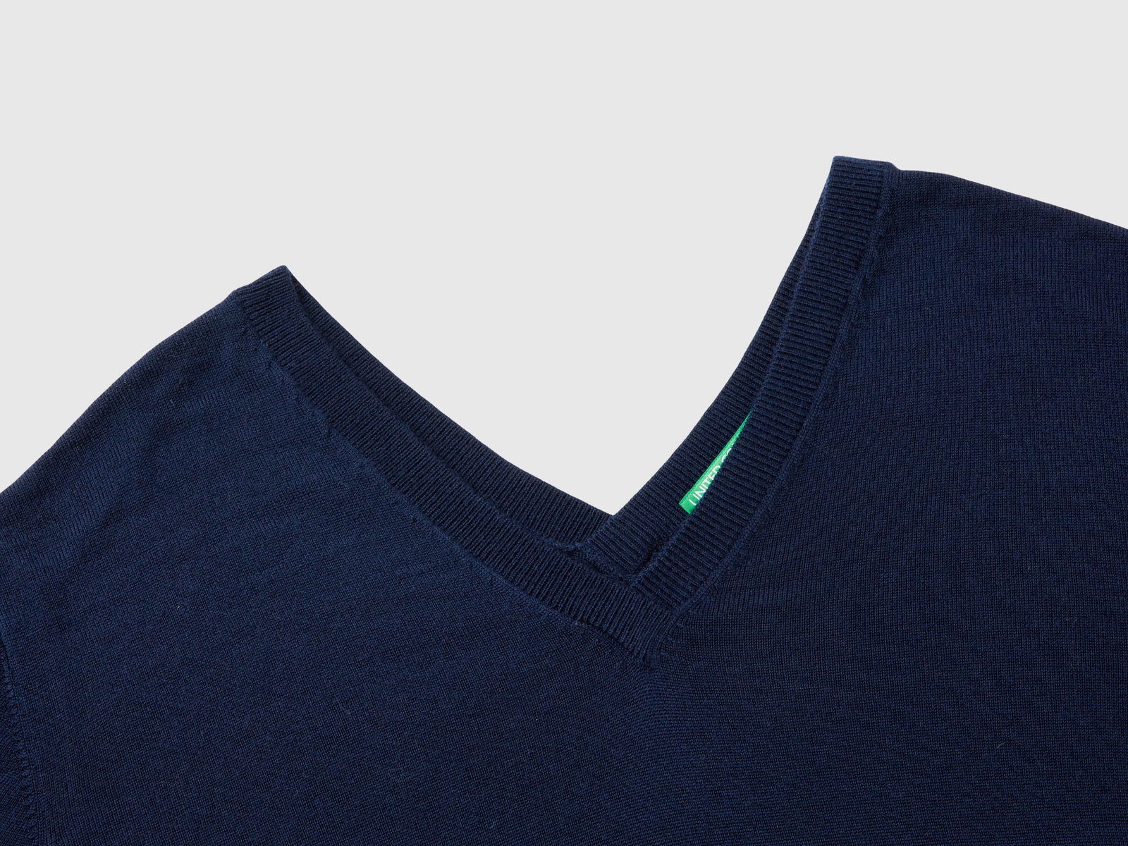 Maglia scollo a V in pura lana Merino da donna blu scuro 3 | Benetton Outlet