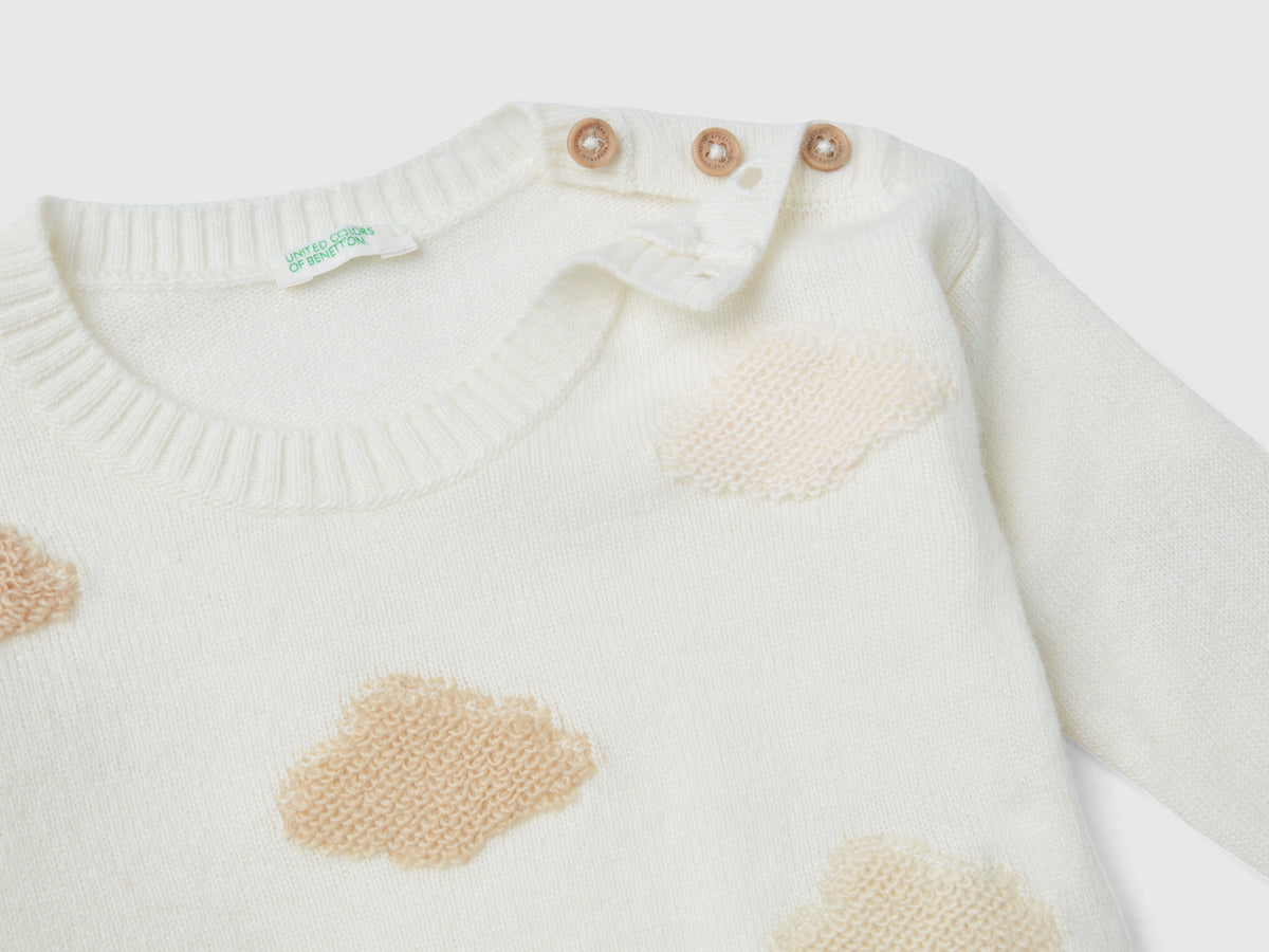 Maglia con nuvolette in misto lana riciclata