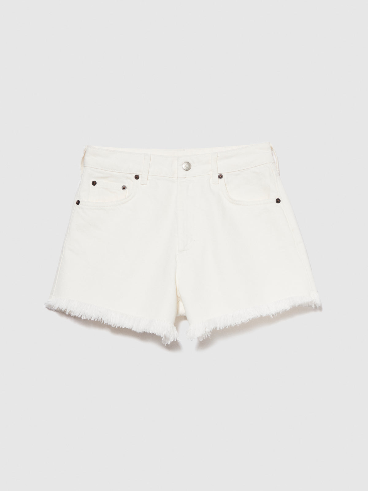 Shorts di jeans sfrangiati
