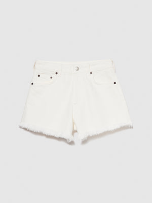 Shorts di jeans sfrangiati