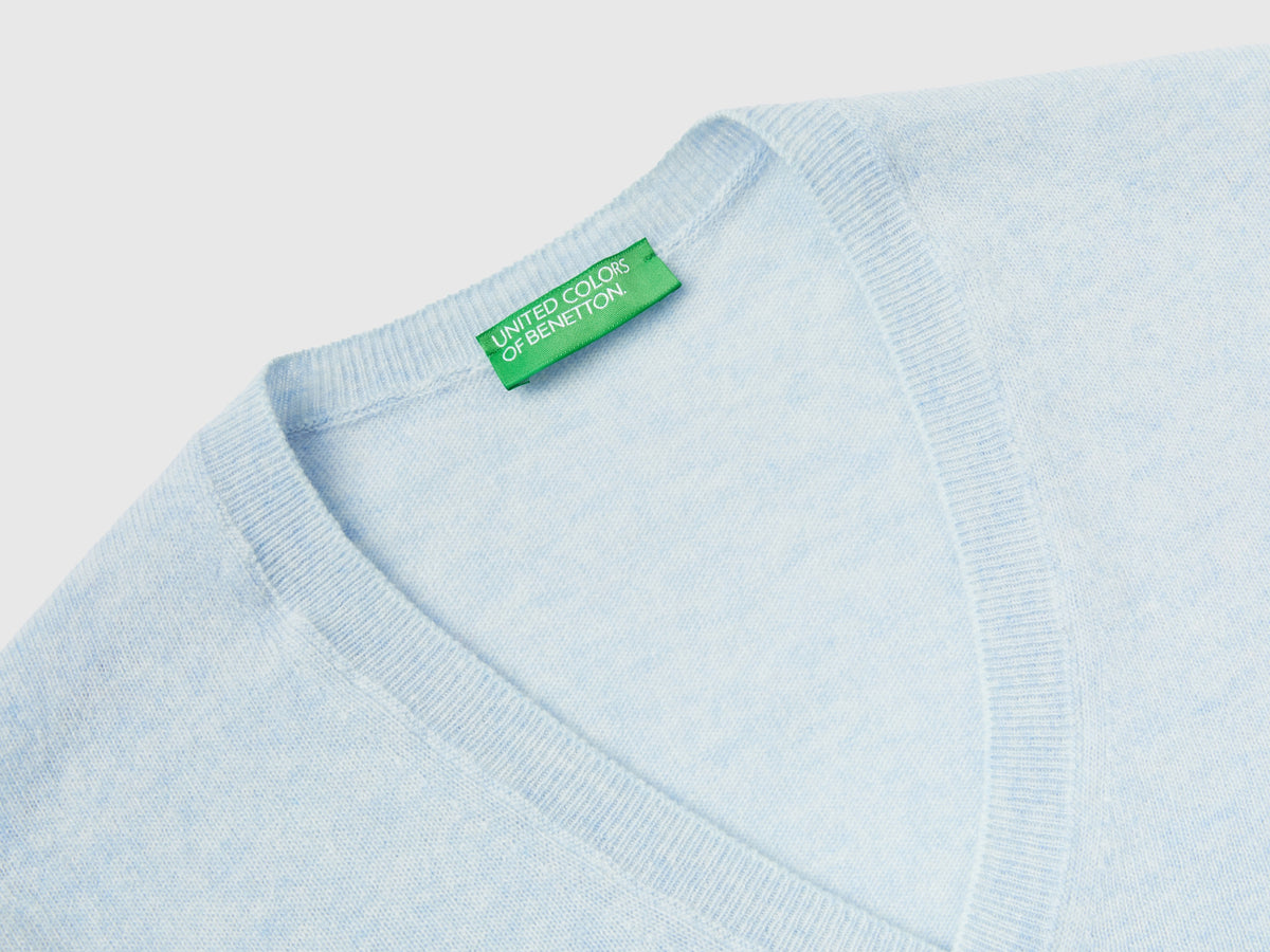 Maglia con scollo a V celeste in pura lana Merino