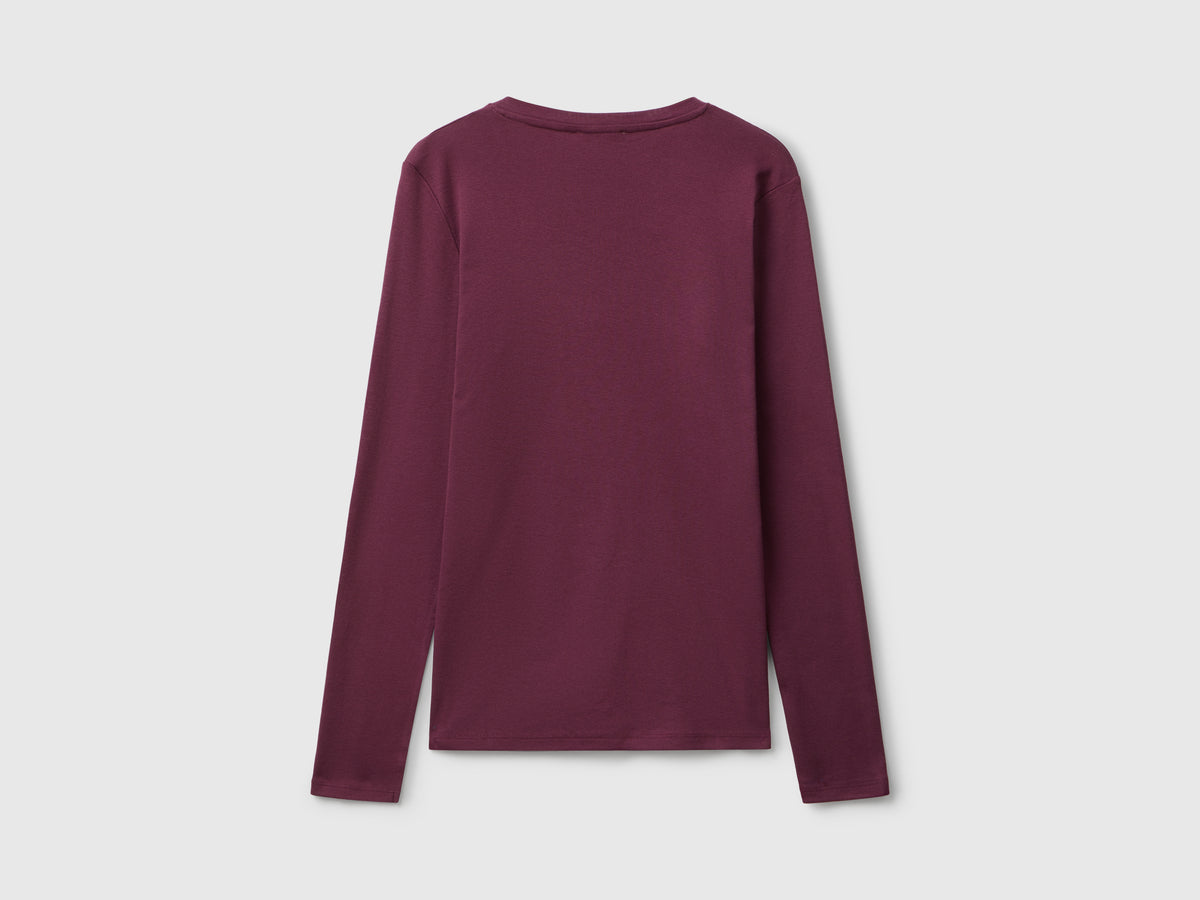T-shirt  viola con scollo a V