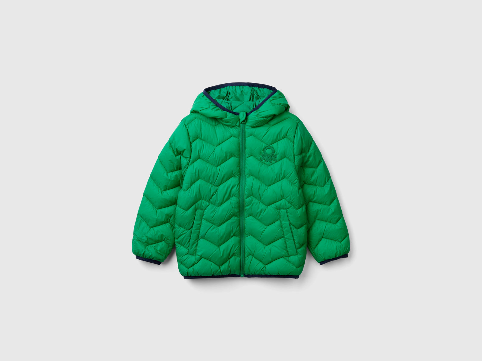 Giubbotto imbottito con cappuccio da bimbo verde | Benetton Outlet