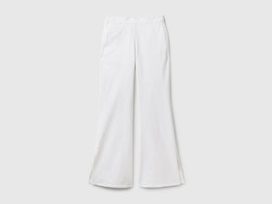 Pantaloni a zampa con spacchi
