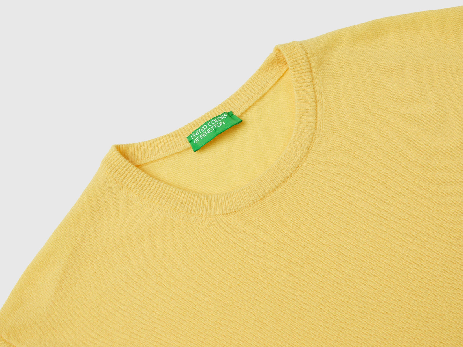 Maglia girocollo in pura lana Merino da uomo giallo 3 | Benetton Outlet