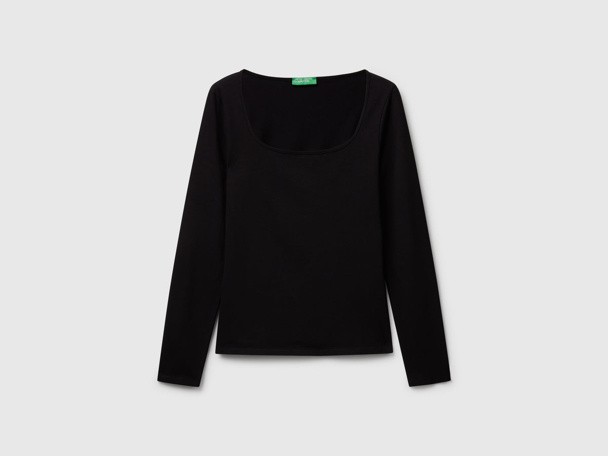 T-shirt con scollo ampio