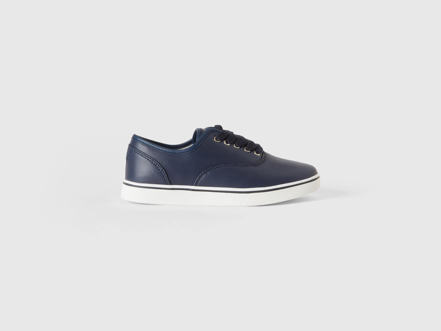 Sneakers con lacci e logo da bambino blu scuro | Benetton Outlet