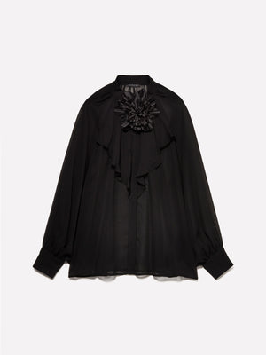 Camicia in chiffon con maxi spilla