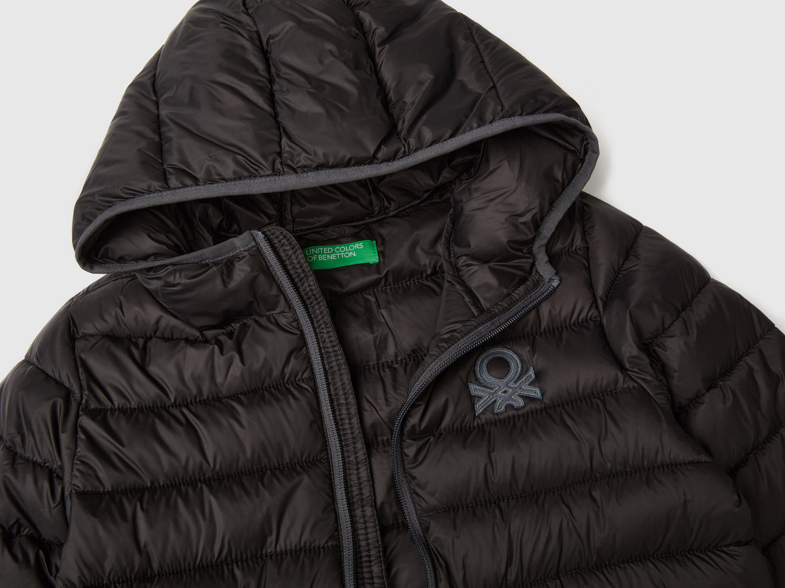 Giubbotto imbottito con cappuccio da bambino nero 3 | Benetton Outlet