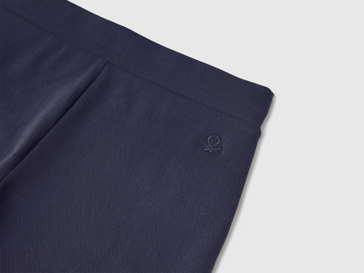 Pantaloni ampi in cotone stretch