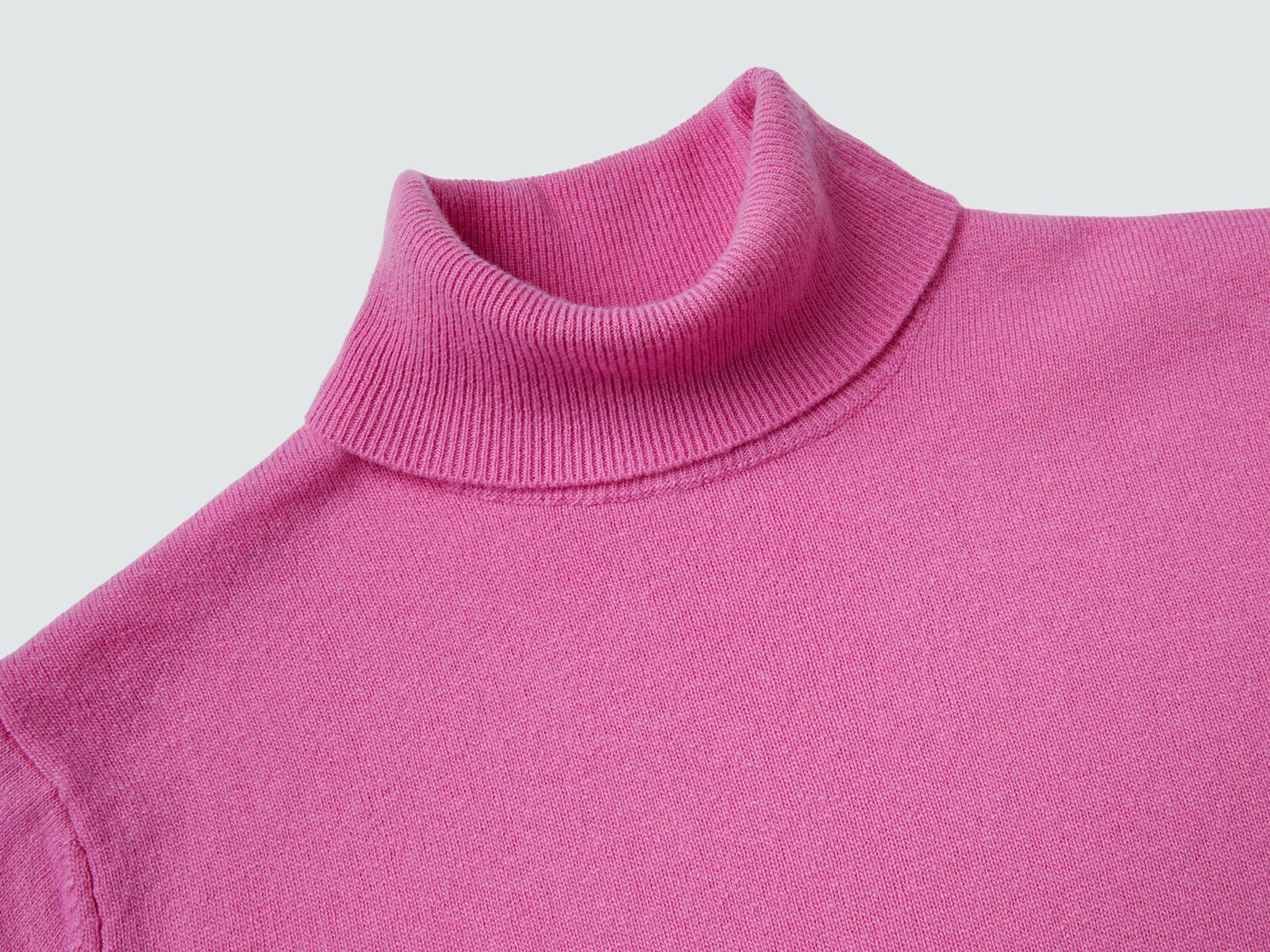 Maglione dolcevita scuro in pura lana Merino da donna rosa 6 | Benetton Outlet