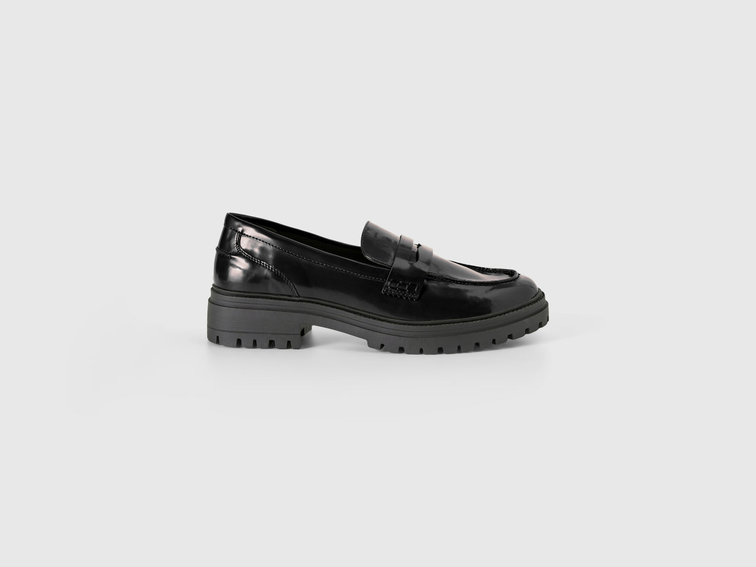 Mocassini in tessuto spalmato lucido da donna nero | Benetton Outlet