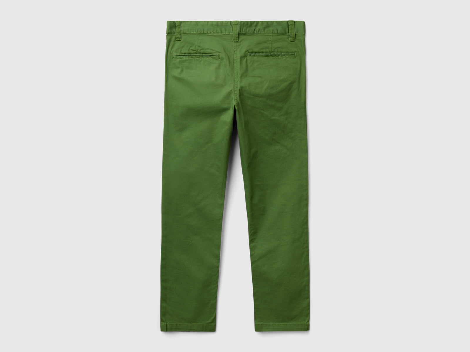 Chino slim fit in cotone stretch da bambino verde militare 2 | Benetton Outlet