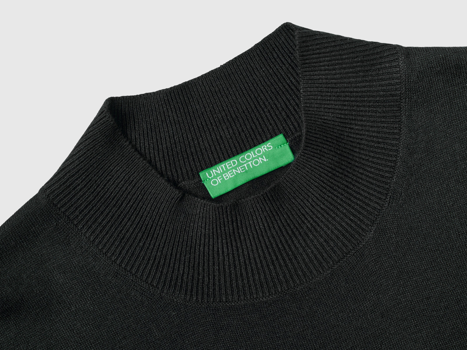 Maglia smanicata in misto viscosa da donna nero 3 | Benetton Outlet
