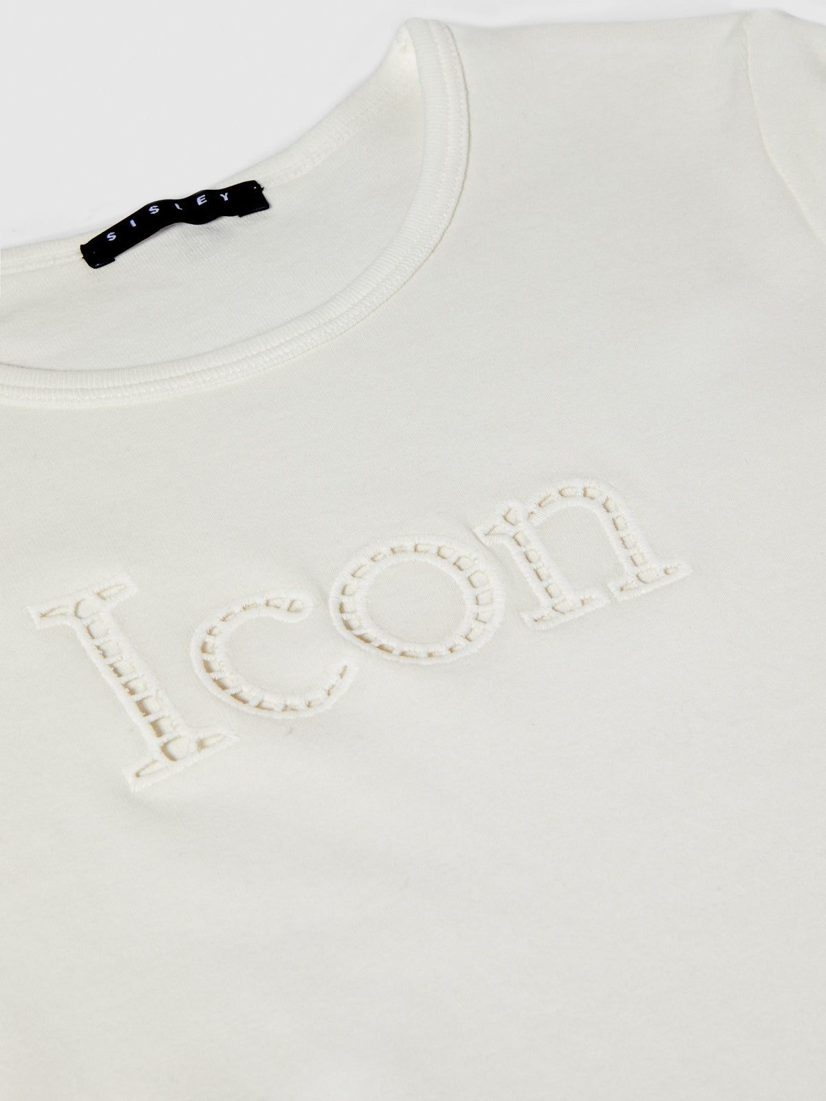 T-shirt con ricamo e cut-out