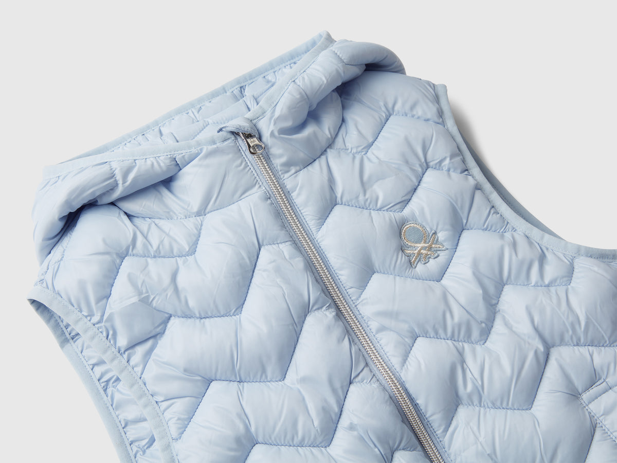 Gilet imbottito con cappuccio