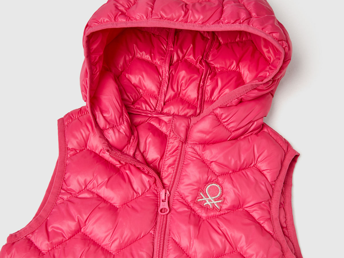 Gilet imbottito con cappuccio