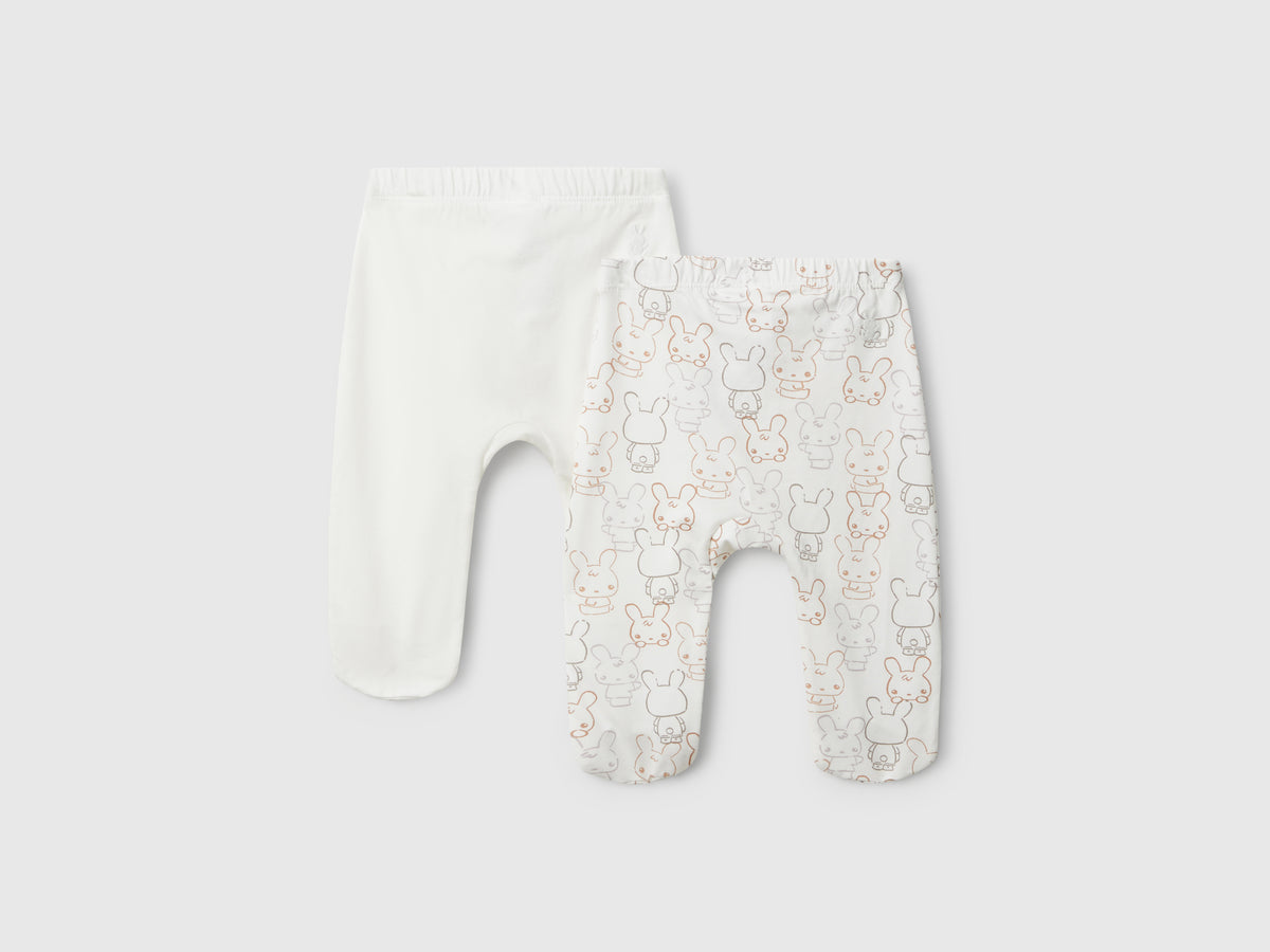 Due pantaloni in cotone