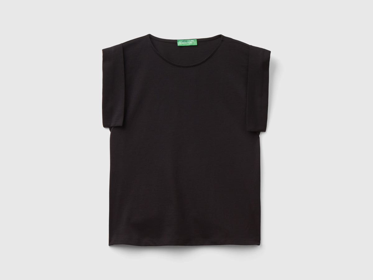 T-shirt con manica ad angelo