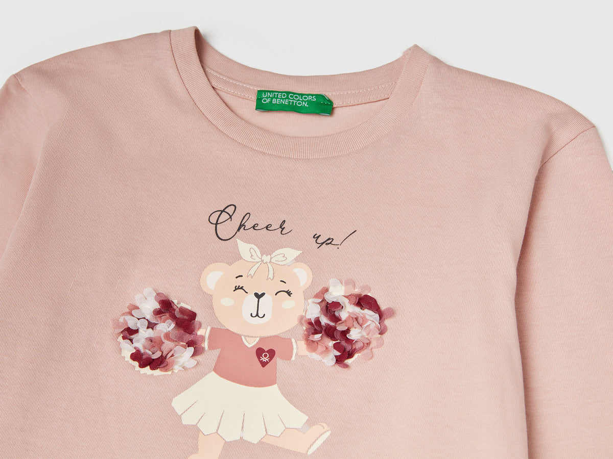 T-shirt con applicazione effetto petali