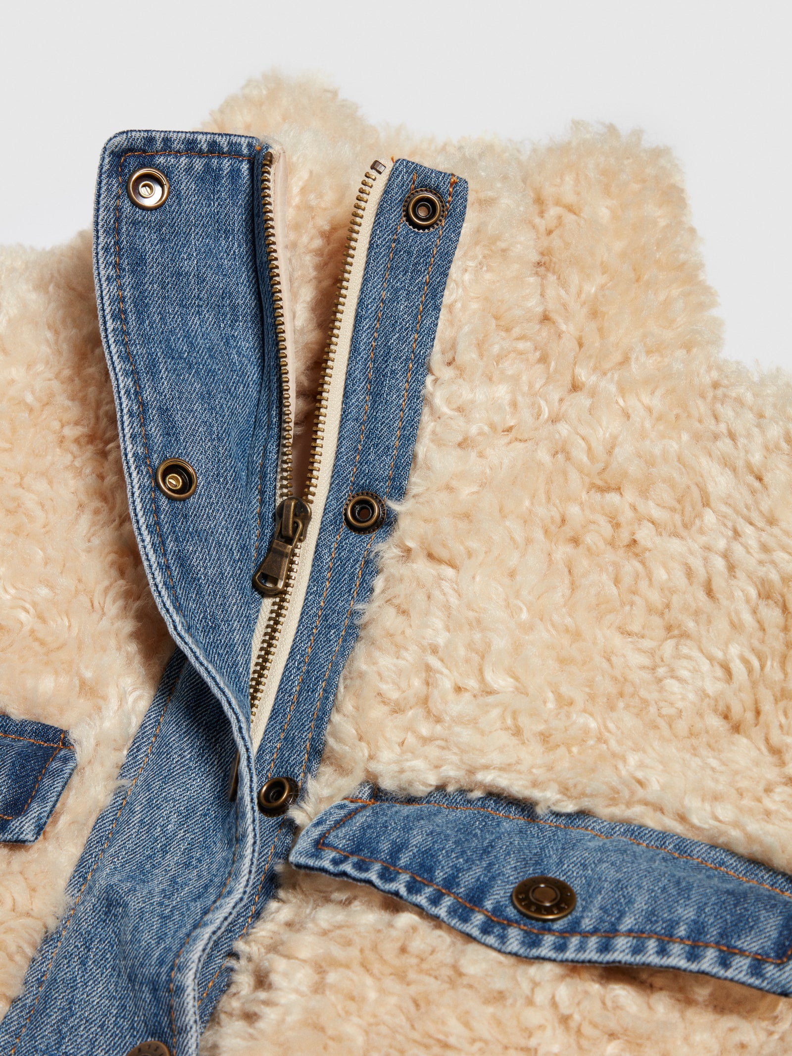 Giubbotto teddy con inserti in denim da bambina bianco panna 2 | Sisley young Outlet