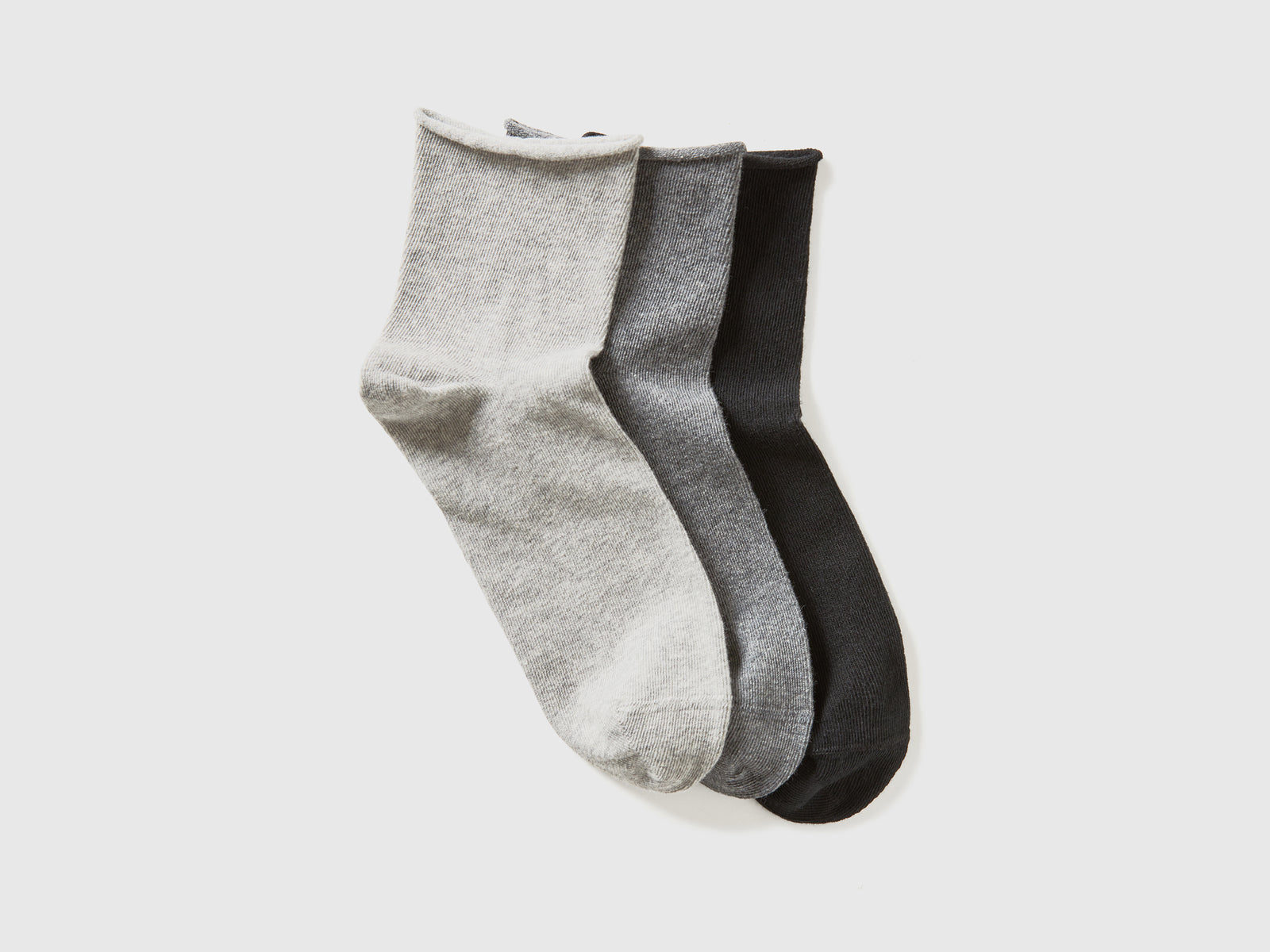 Tre paia di calzini corti da donna multi-color | Benetton Outlet