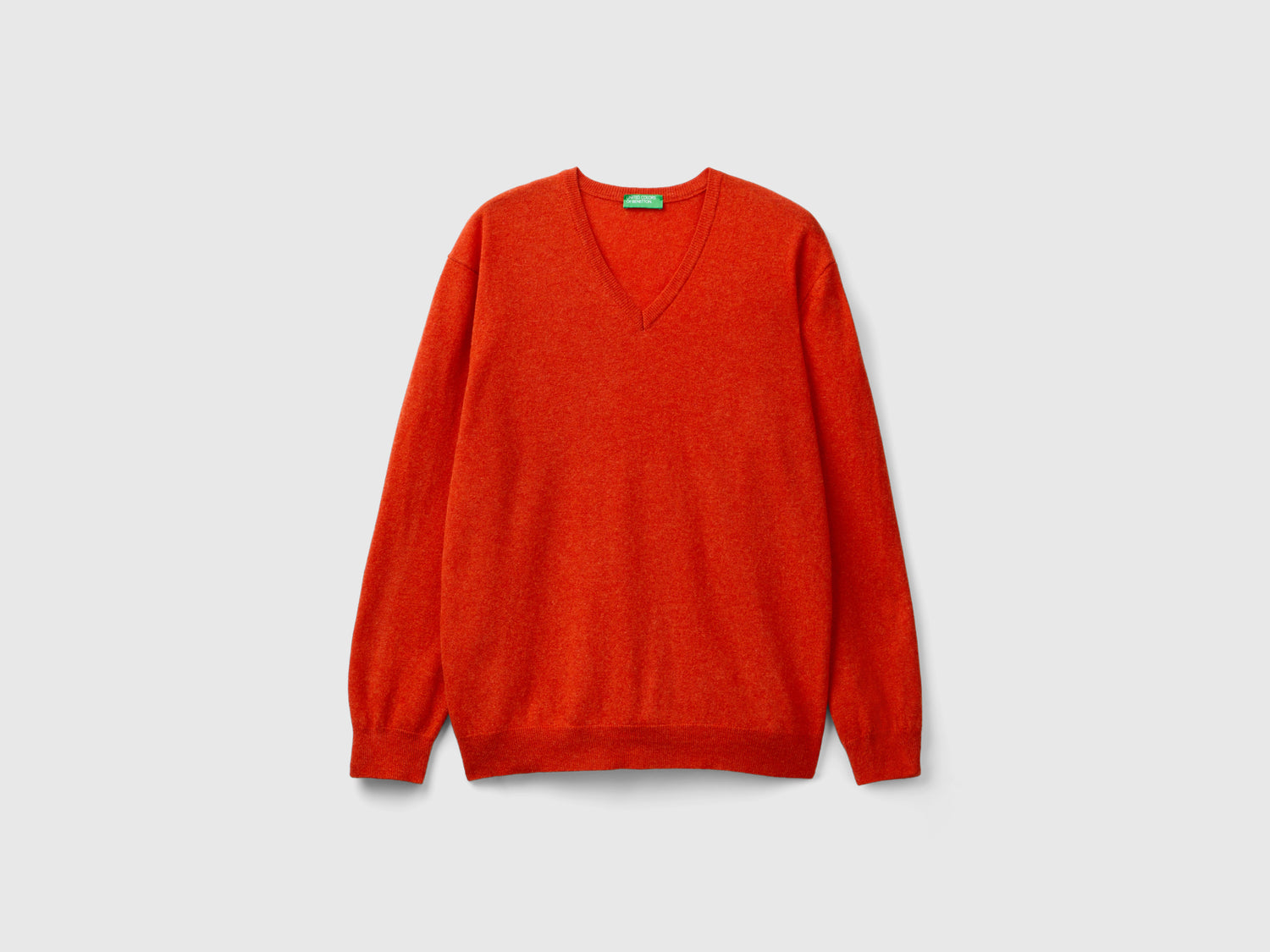 Maglia scollo a V mélange in pura lana Merino da uomo arancione | Benetton Outlet