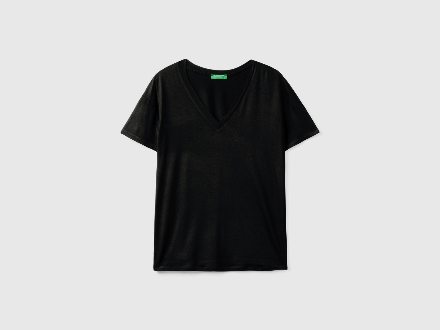 T-shirt in viscosa stretch da donna nero | Benetton Outlet