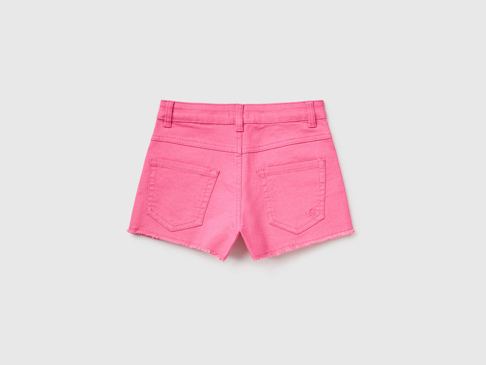 Pantaloni corti cinque tasche in misto cotone elasticizzato da bambina rosa 2 | Benetton Outlet