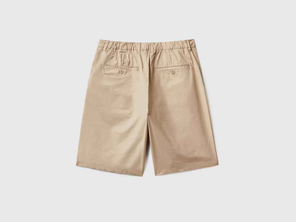 Bermuda modello chino in cotone elasticizzato con pinces sul davanti